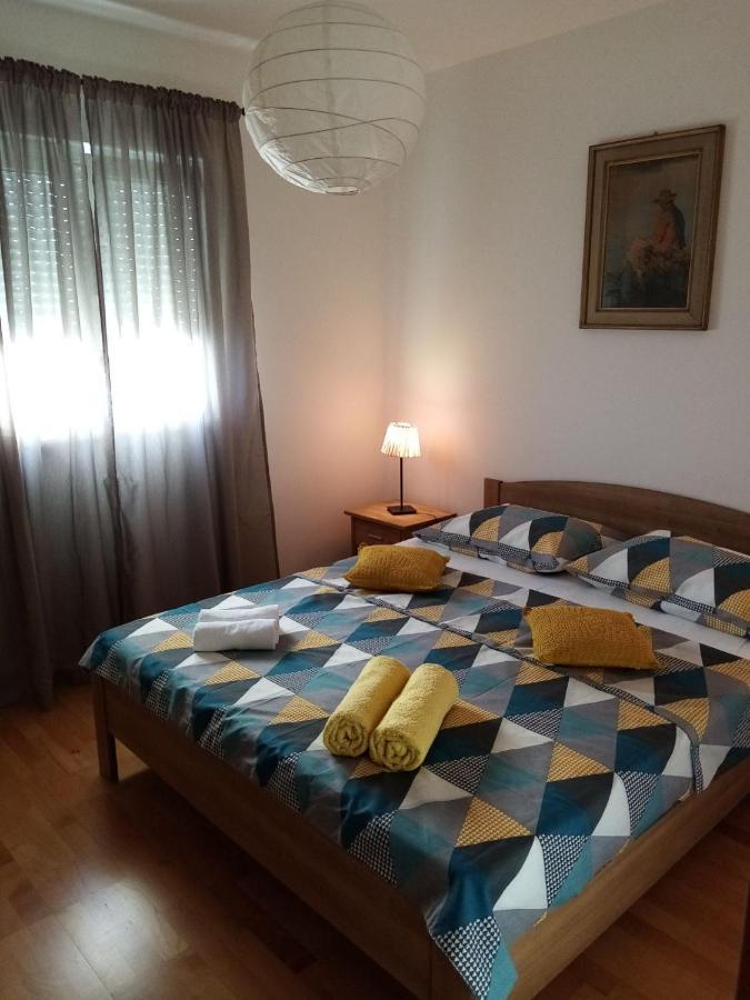 Apartman Mikola With Sea View Trogir Extérieur photo