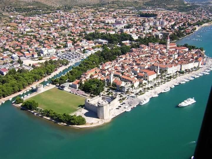 Apartman Mikola With Sea View Trogir Extérieur photo