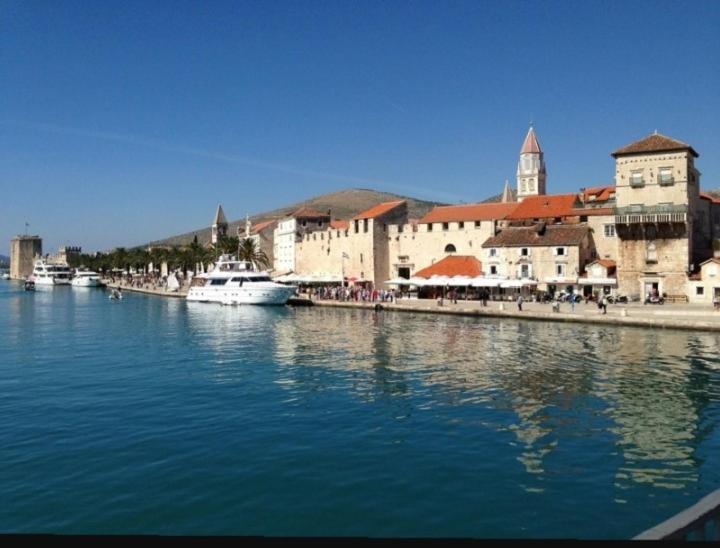 Apartman Mikola With Sea View Trogir Extérieur photo