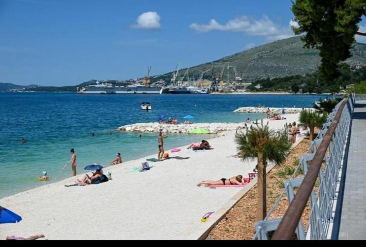 Apartman Mikola With Sea View Trogir Extérieur photo